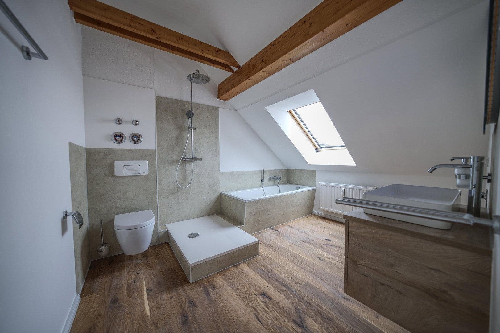 Prenájom bytu 2-izbový 70 m², Lutherstraße 23, Zwickau, Sasko Prenájom bytu 2-izbový 70 m², Lutherstraße 23, Zwickau, Sasko