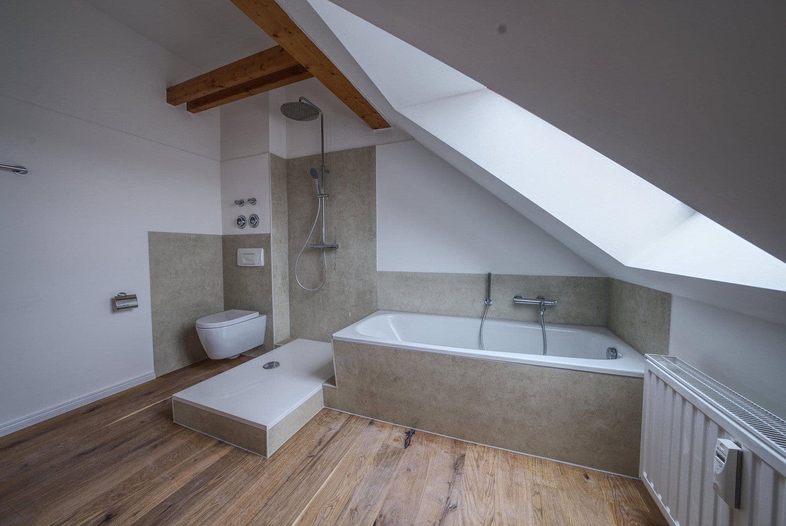 Prenájom bytu 2-izbový 70 m², Lutherstraße 23, Zwickau, Sasko Prenájom bytu 2-izbový 70 m², Lutherstraße 23, Zwickau, Sasko