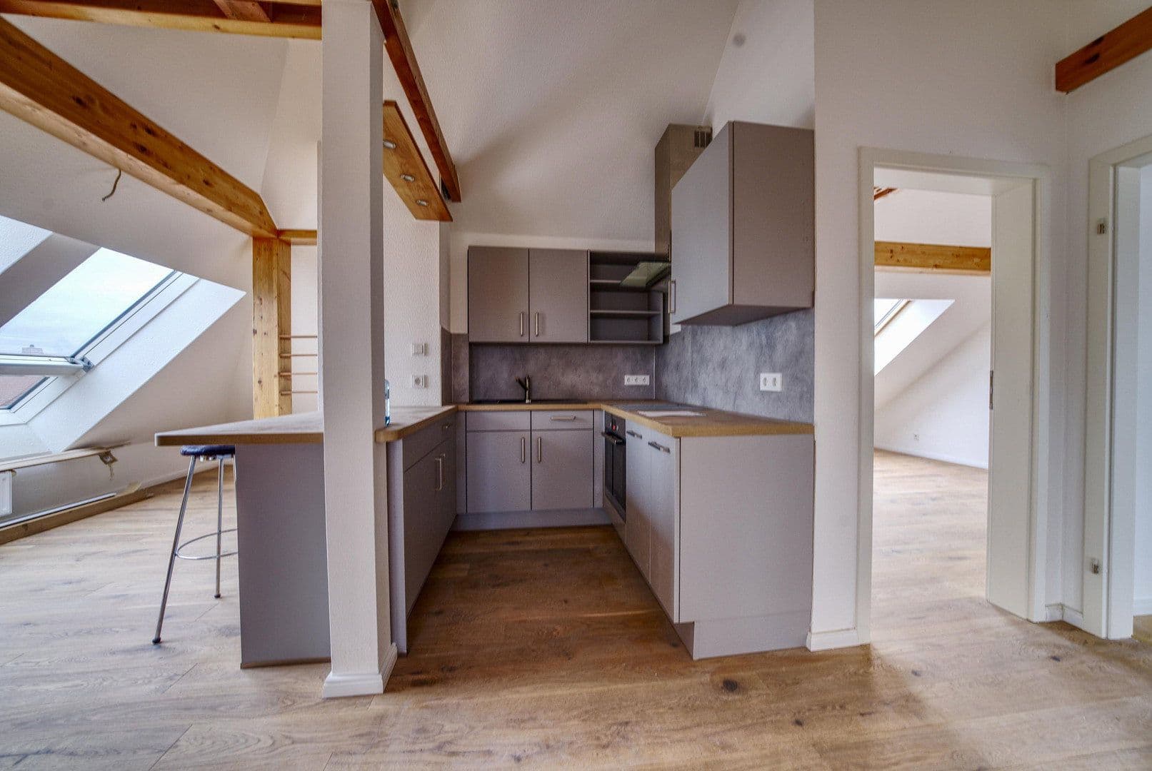 Prenájom bytu 2-izbový 70 m², Lutherstraße 23, Zwickau, Sasko Prenájom bytu 2-izbový 70 m², Lutherstraße 23, Zwickau, Sasko