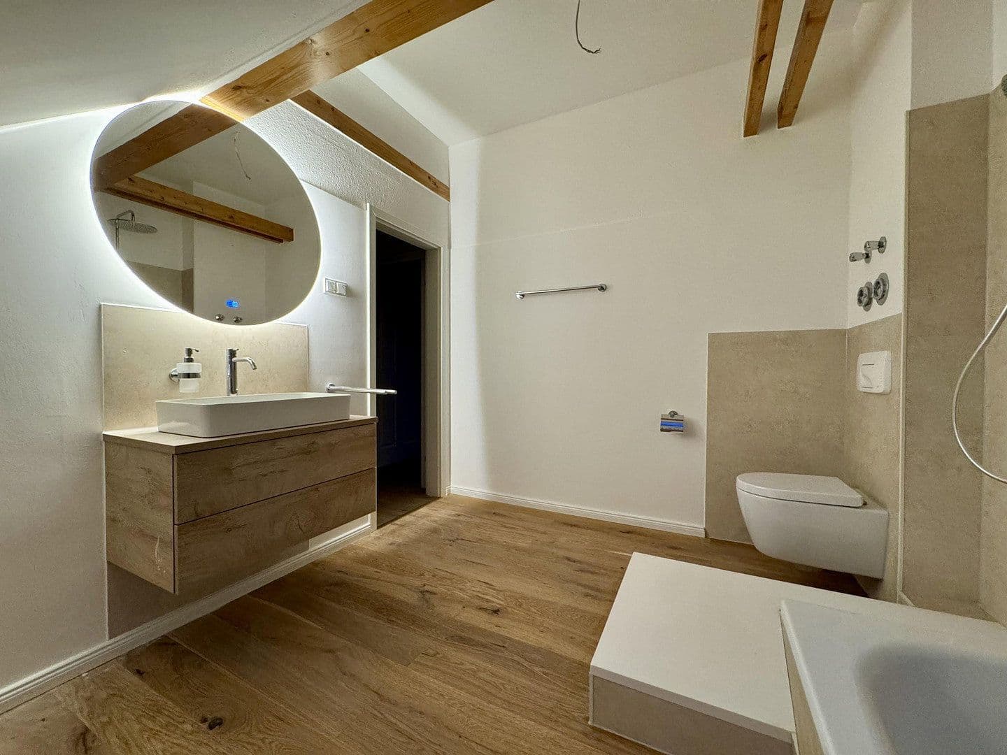 Prenájom bytu 2-izbový 70 m², Lutherstraße 23, Zwickau, Sasko Prenájom bytu 2-izbový 70 m², Lutherstraße 23, Zwickau, Sasko