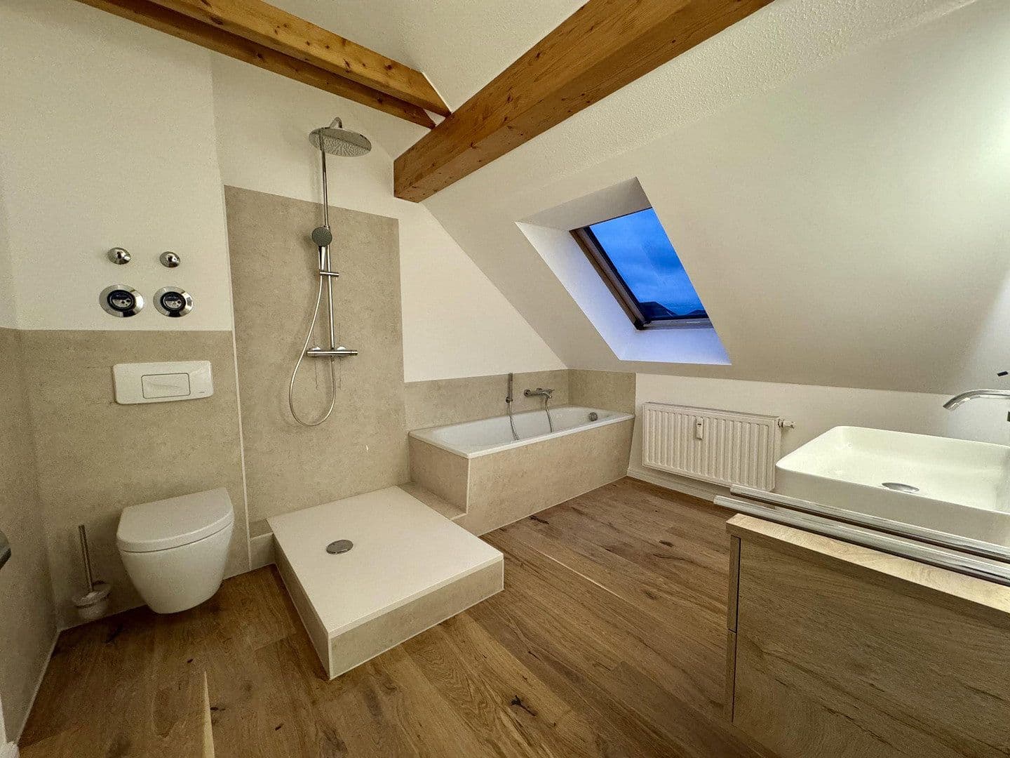 Prenájom bytu 2-izbový 70 m², Lutherstraße 23, Zwickau, Sasko Prenájom bytu 2-izbový 70 m², Lutherstraße 23, Zwickau, Sasko