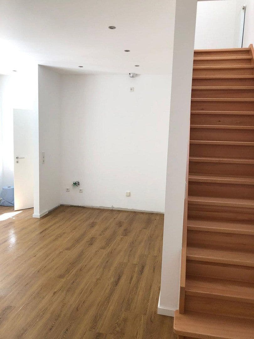 Prenájom bytu 2-izbový 70 m², Remigiusstr 20, Wuppertal, Severné Porýnie - Westfálsko Prenájom bytu 2-izbový 70 m², Remigiusstr 20, Wuppertal, Severné Porýnie - Westfálsko