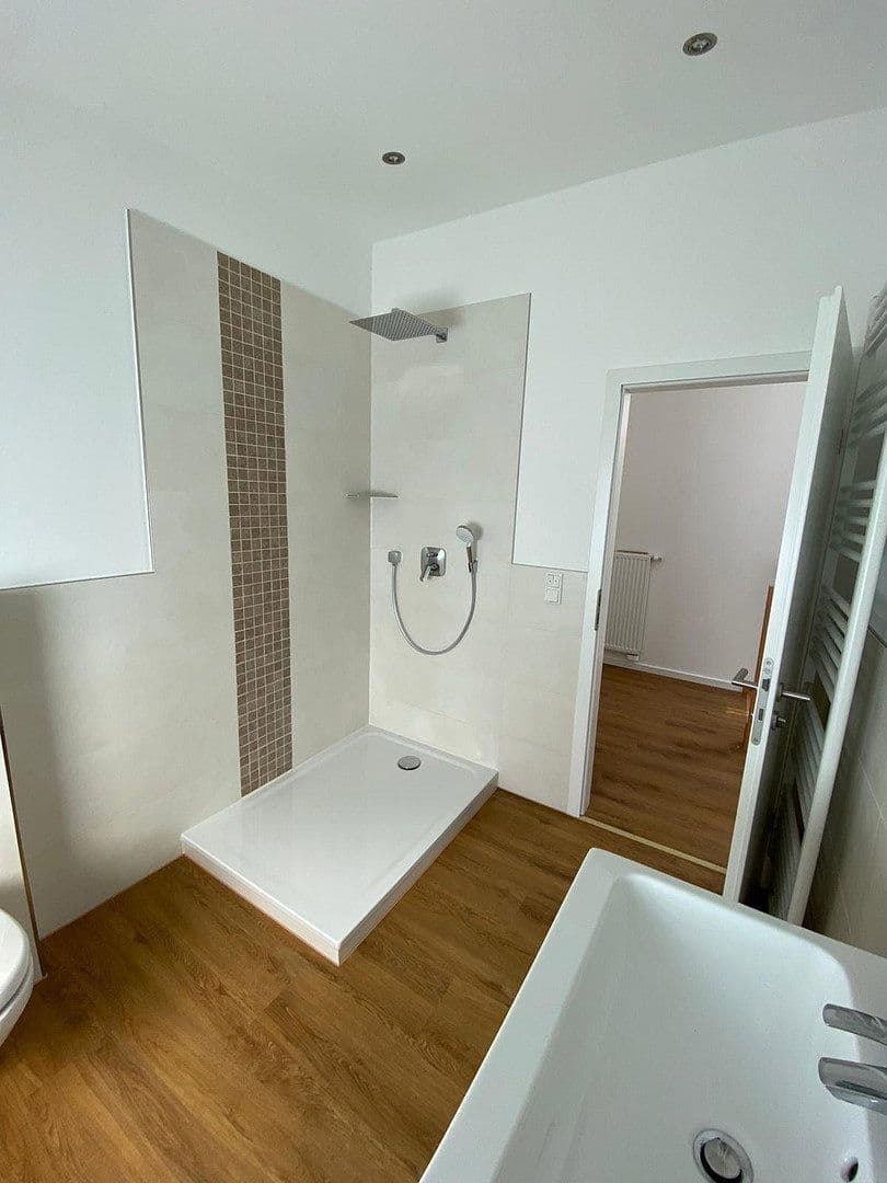 Prenájom bytu 2-izbový 70 m², Remigiusstr 20, Wuppertal, Severné Porýnie - Westfálsko Prenájom bytu 2-izbový 70 m², Remigiusstr 20, Wuppertal, Severné Porýnie - Westfálsko