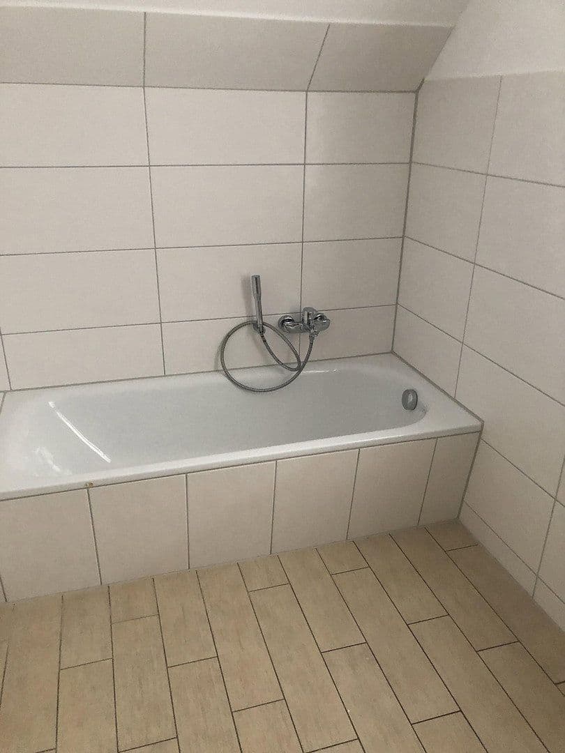 Prenájom bytu 4-izbový 100 m², Plau am See, Meklenbursko-Predpomoransko Prenájom bytu 4-izbový 100 m², Plau am See, Meklenbursko-Predpomoransko