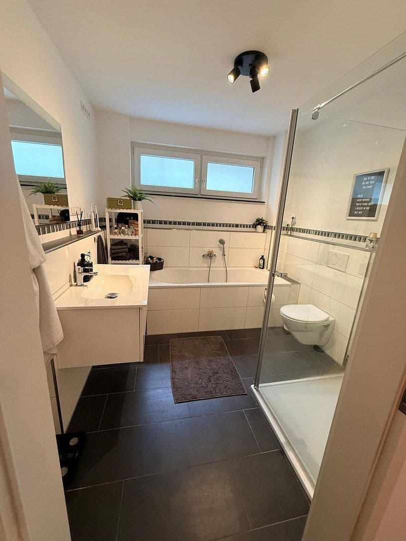 Prenájom bytu 3-izbový 93 m², Bielefeld (Schildesche), Severné Porýnie - Westfálsko Prenájom bytu 3-izbový 93 m², Bielefeld (Schildesche), Severné Porýnie - Westfálsko