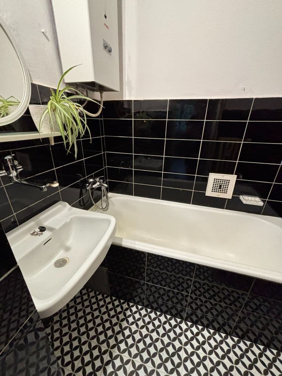 Prenájom bytu 1-izbový 37 m², U Měšťanského pivovaru, Praha, Praha Prenájom bytu 1-izbový 37 m², U Měšťanského pivovaru, Praha, Praha