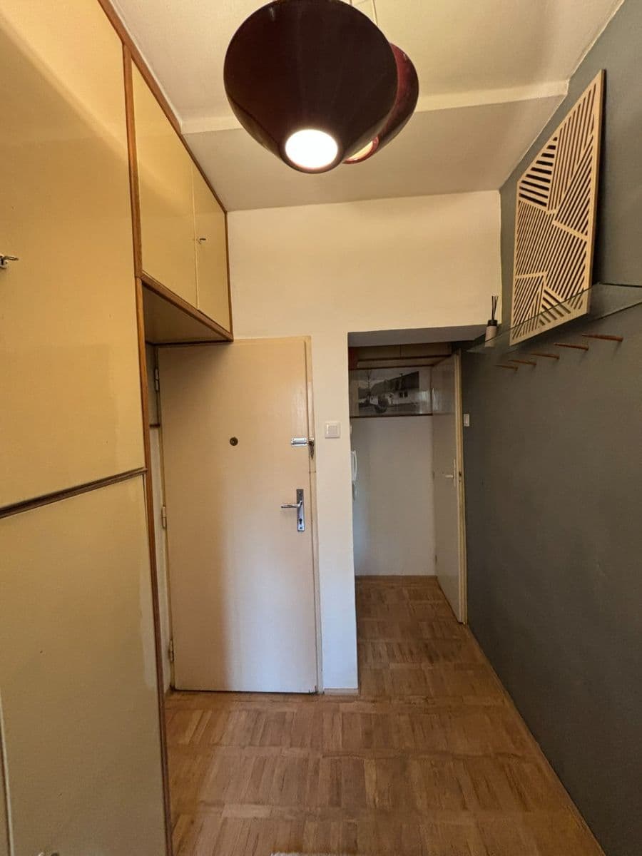 Prenájom bytu 1-izbový 37 m², U Měšťanského pivovaru, Praha, Praha Prenájom bytu 1-izbový 37 m², U Měšťanského pivovaru, Praha, Praha