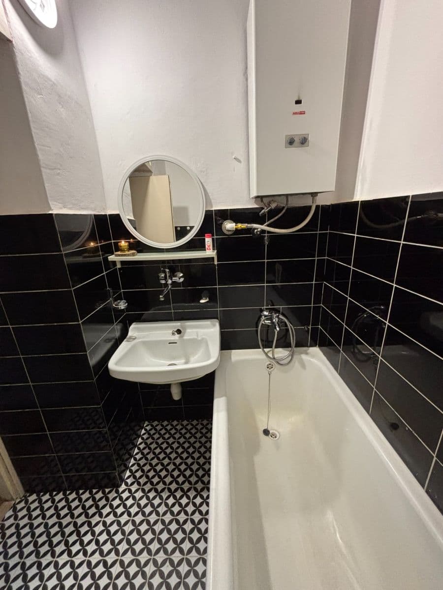 Prenájom bytu 1-izbový 37 m², U Měšťanského pivovaru, Praha, Praha Prenájom bytu 1-izbový 37 m², U Měšťanského pivovaru, Praha, Praha