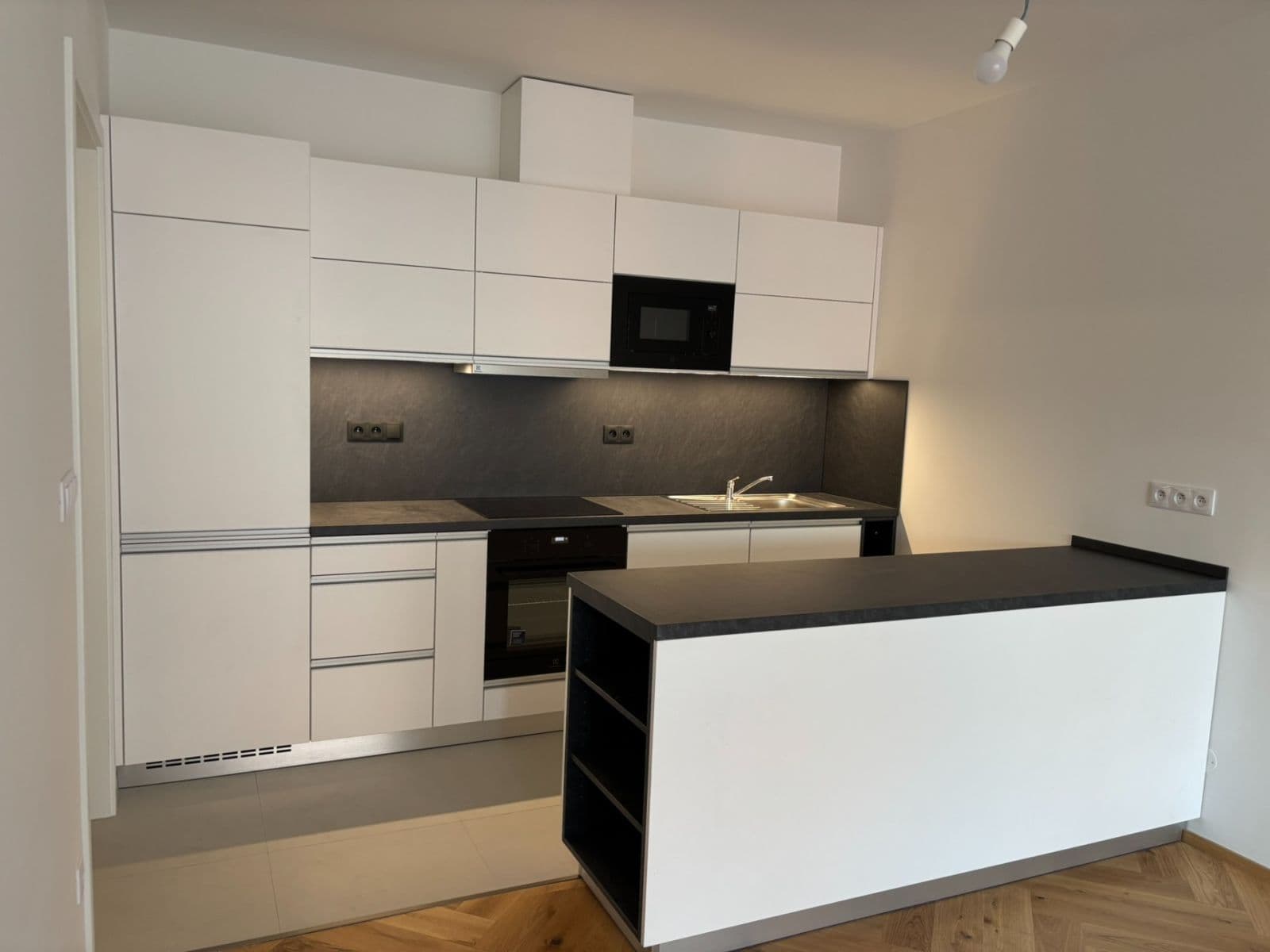 Prenájom bytu 2-izbový 69 m², Poděbradova, Brno, Jihomoravský kraj Prenájom bytu 2-izbový 69 m², Poděbradova, Brno, Jihomoravský kraj