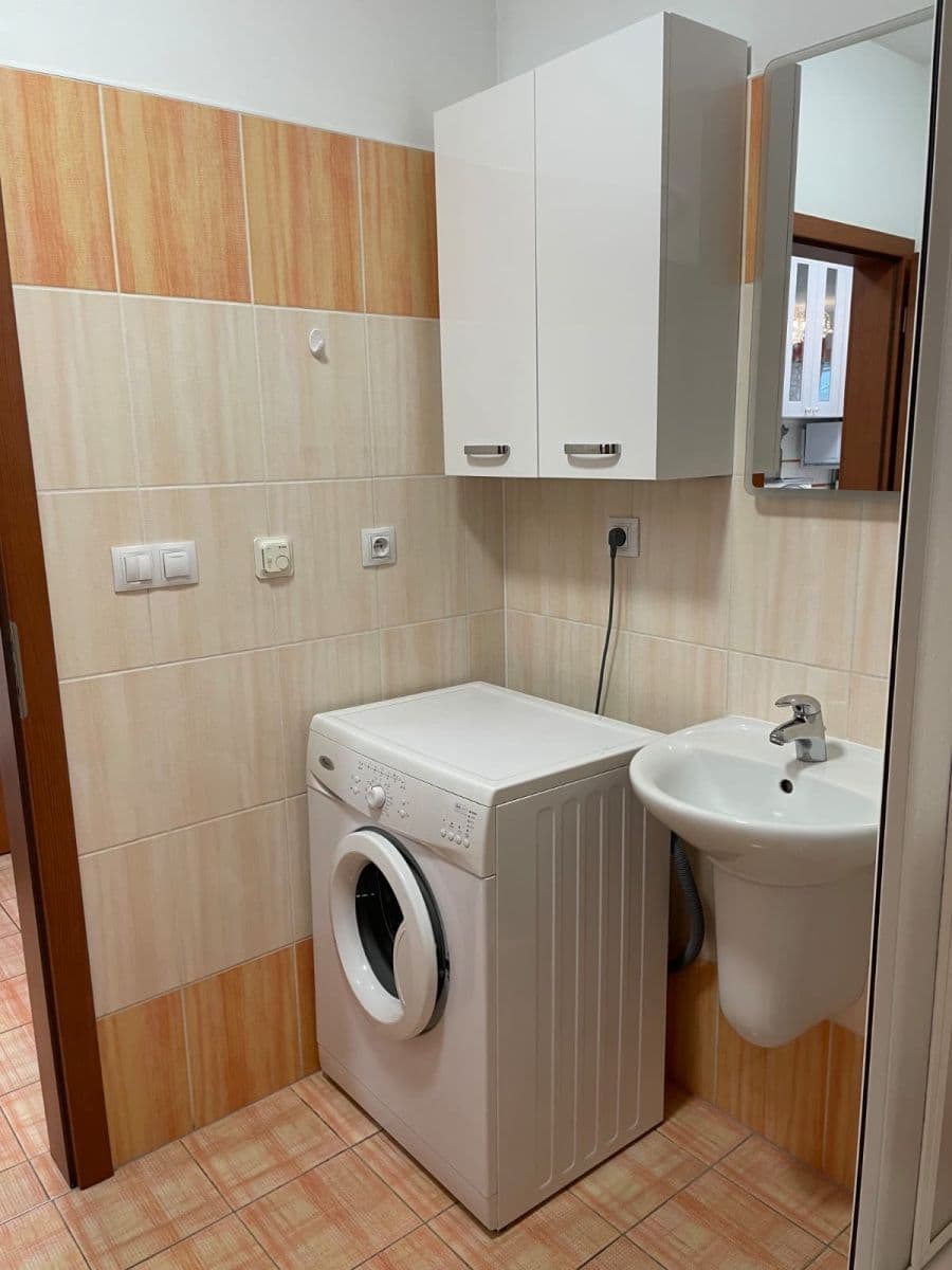 Prenájom bytu 2-izbový 42 m², Plzeňská, Praha, Praha Prenájom bytu 2-izbový 42 m², Plzeňská, Praha, Praha
