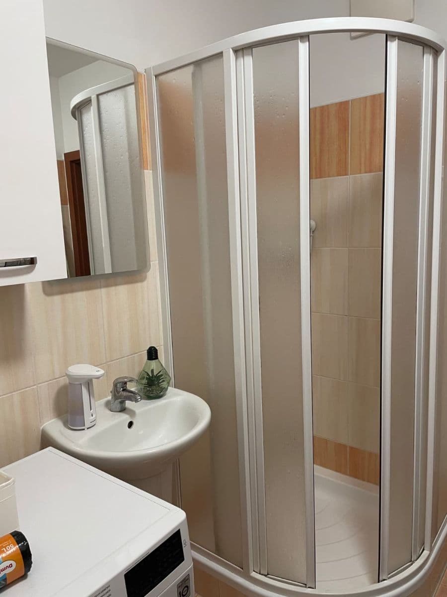 Prenájom bytu 2-izbový 42 m², Plzeňská, Praha, Praha Prenájom bytu 2-izbový 42 m², Plzeňská, Praha, Praha