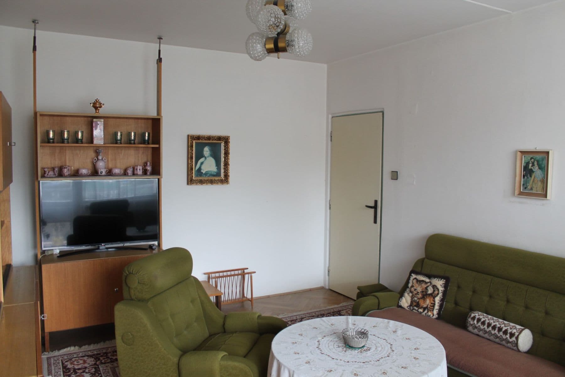Prenájom bytu 4-izbový 84 m², Školní, Karlovy Vary, Karlovarský kraj Prenájom bytu 4-izbový 84 m², Školní, Karlovy Vary, Karlovarský kraj