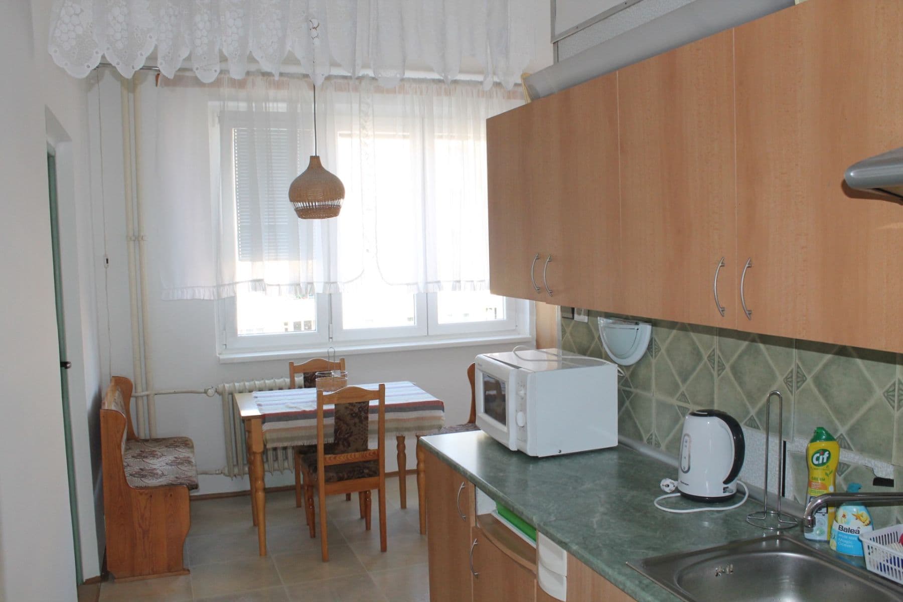 Prenájom bytu 4-izbový 84 m², Školní, Karlovy Vary, Karlovarský kraj Prenájom bytu 4-izbový 84 m², Školní, Karlovy Vary, Karlovarský kraj