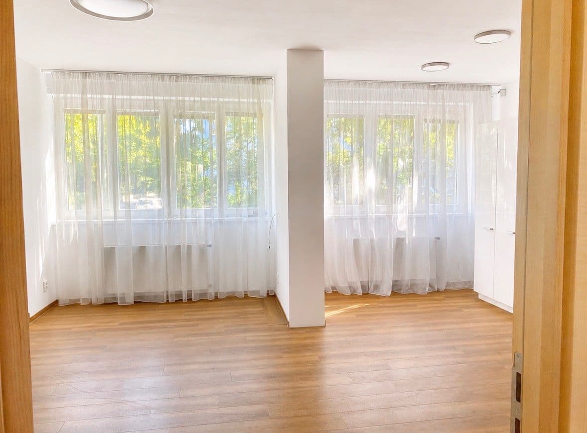 Prenájom bytu 2-izbový 47 m², U Nových domů Ⅰ, Praha, Praha Prenájom bytu 2-izbový 47 m², U Nových domů Ⅰ, Praha, Praha