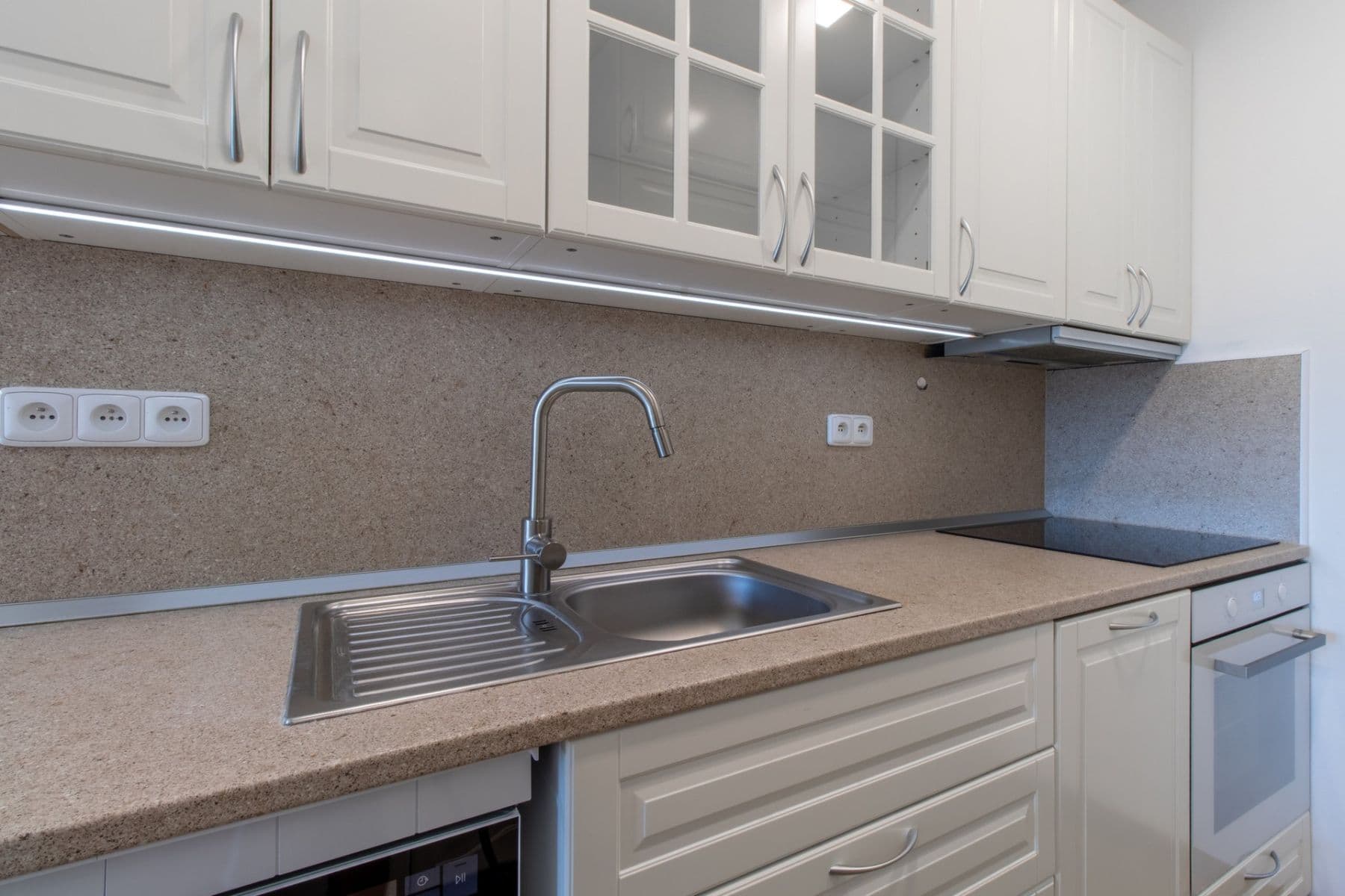Prenájom bytu 2-izbový 50 m², Kurčatovova, Praha, Praha Prenájom bytu 2-izbový 50 m², Kurčatovova, Praha, Praha