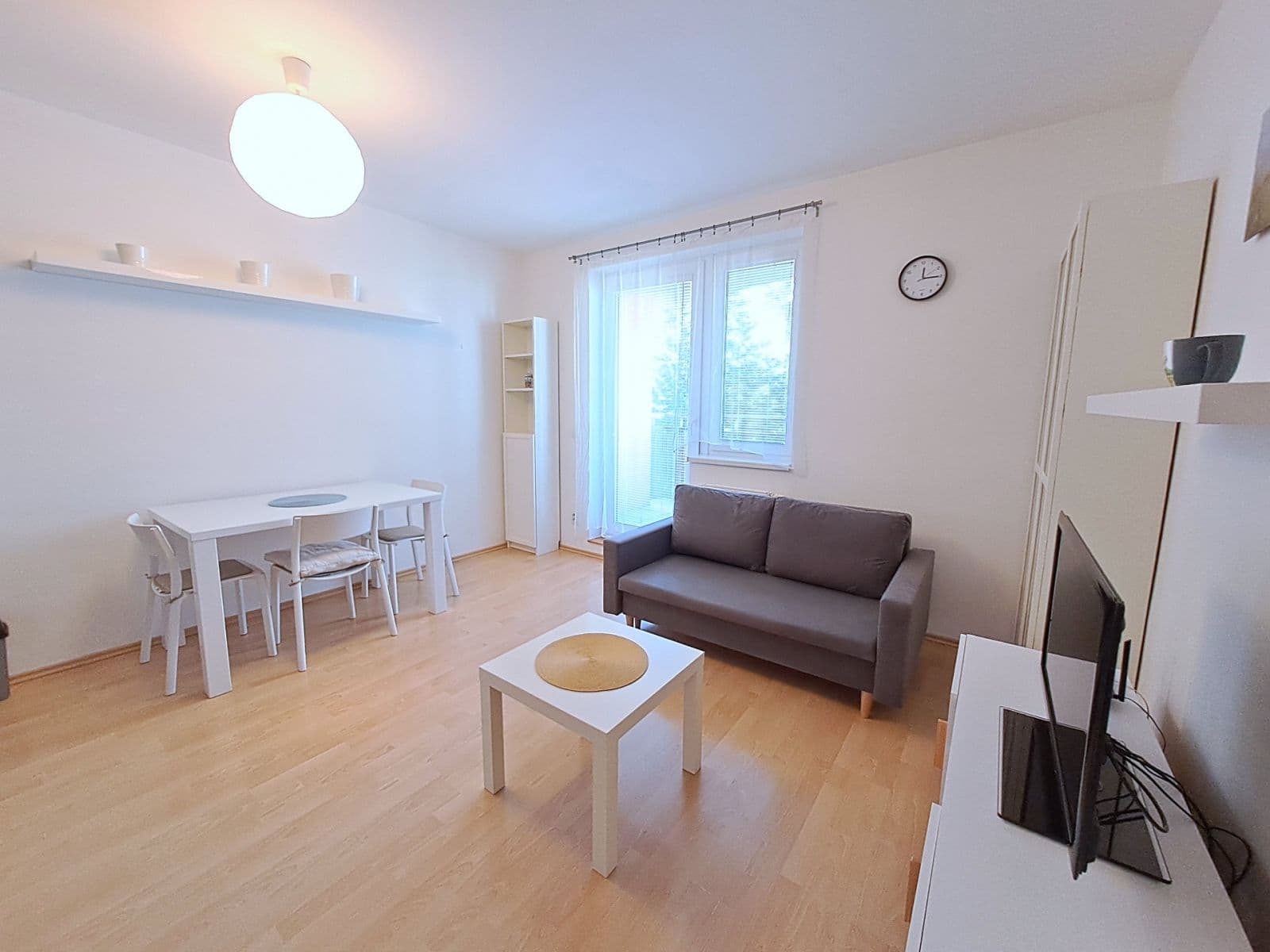 Prenájom bytu 2-izbový 40 m², V Zahradách, Praha, Praha Prenájom bytu 2-izbový 40 m², V Zahradách, Praha, Praha