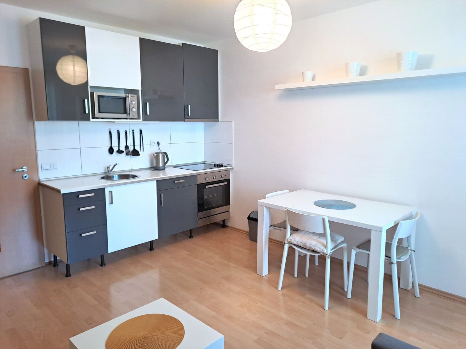 Prenájom bytu 2-izbový 40 m², V Zahradách, Praha, Praha Prenájom bytu 2-izbový 40 m², V Zahradách, Praha, Praha