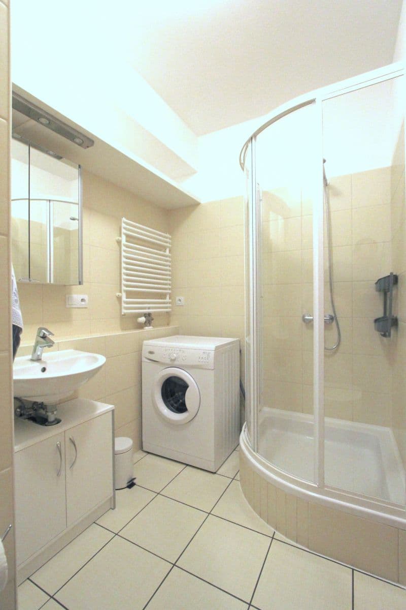 Prenájom bytu 2-izbový 40 m², V Zahradách, Praha, Praha Prenájom bytu 2-izbový 40 m², V Zahradách, Praha, Praha
