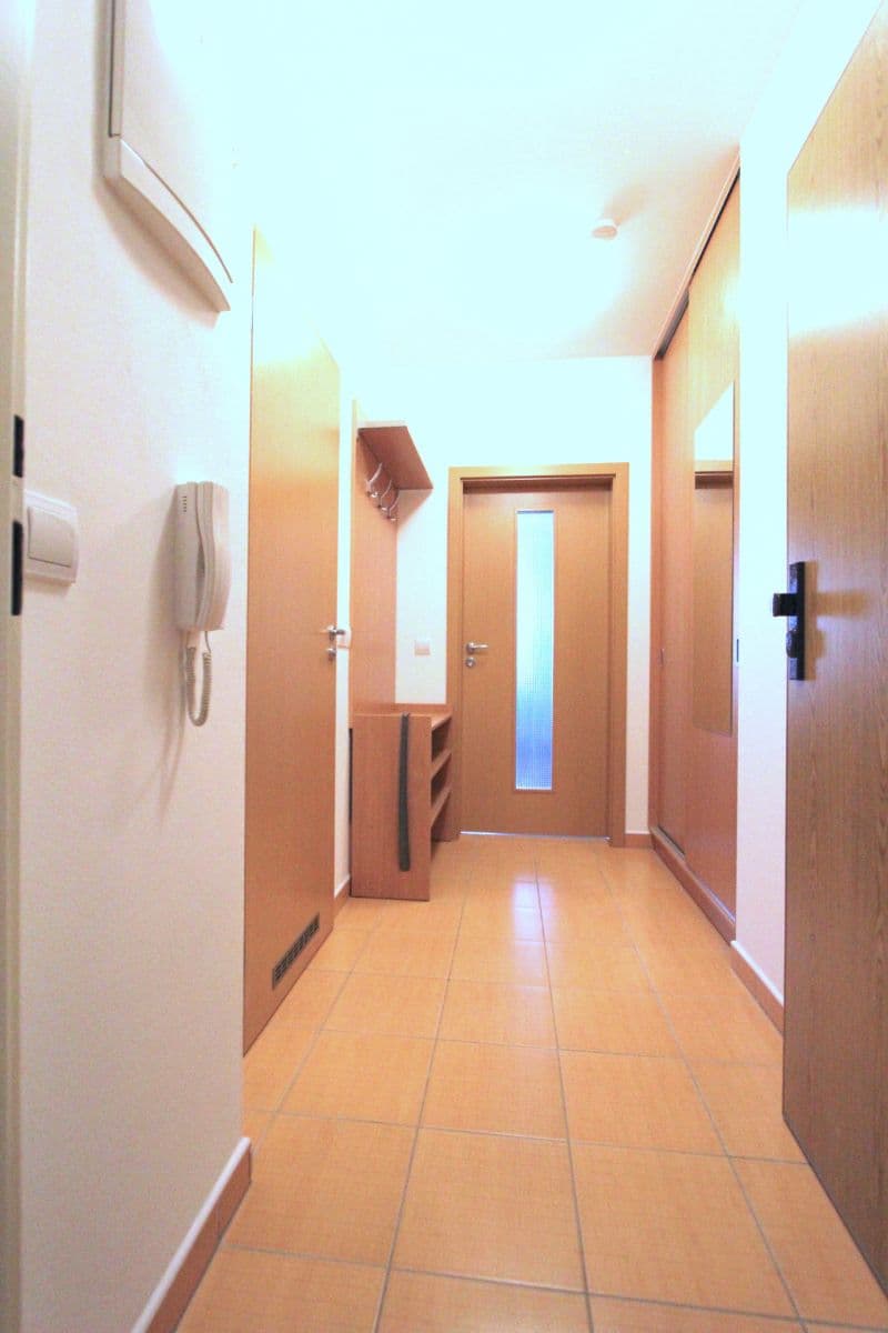 Prenájom bytu 2-izbový 40 m², V Zahradách, Praha, Praha Prenájom bytu 2-izbový 40 m², V Zahradách, Praha, Praha