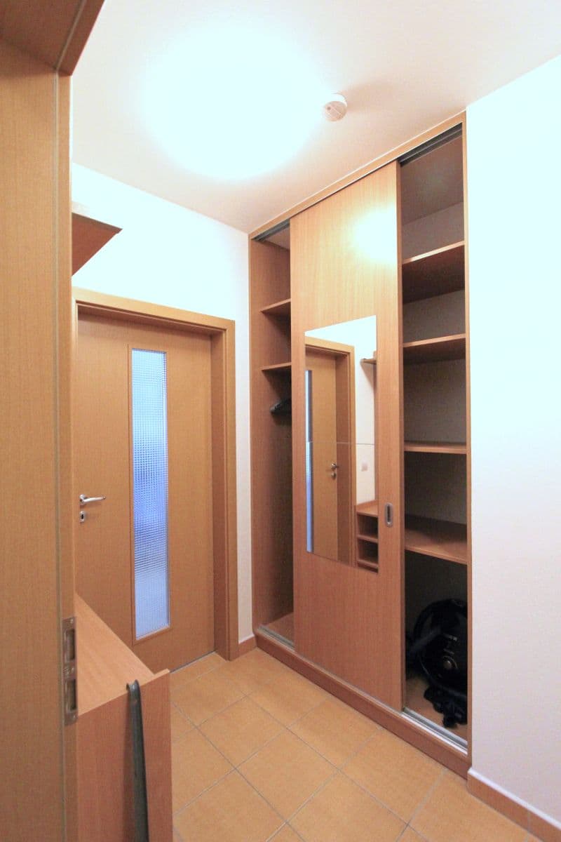 Prenájom bytu 2-izbový 40 m², V Zahradách, Praha, Praha Prenájom bytu 2-izbový 40 m², V Zahradách, Praha, Praha
