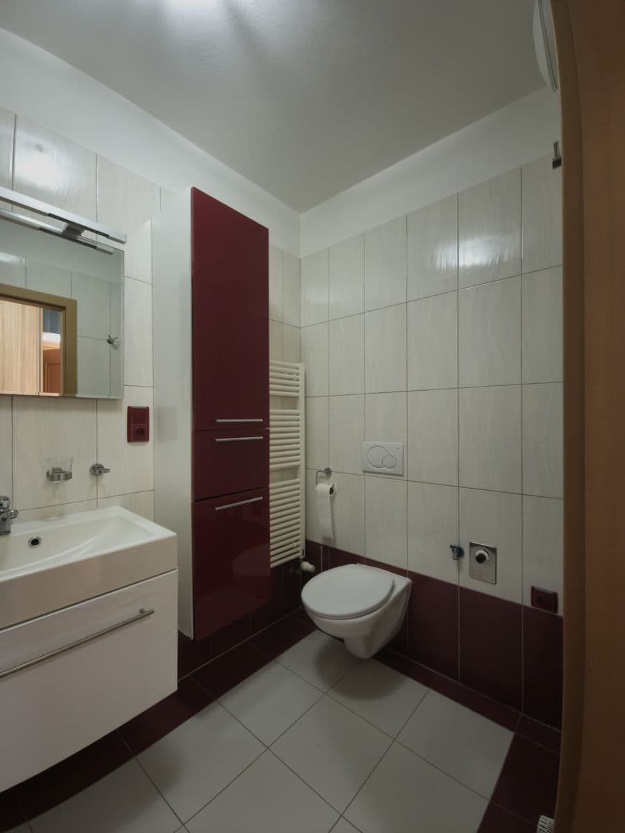 Predaj bytu 4-izbový 92 m², Pod Hliništěm, Praha, Praha Predaj bytu 4-izbový 92 m², Pod Hliništěm, Praha, Praha