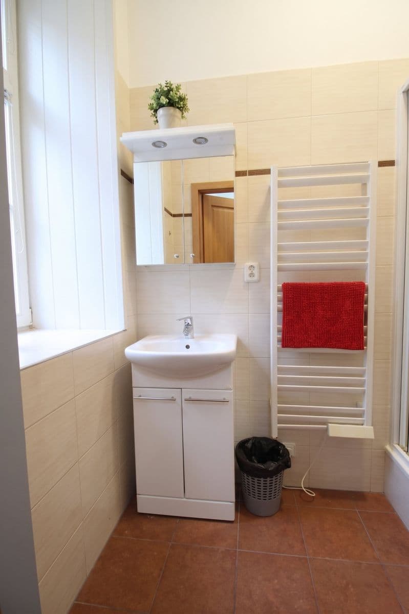Prenájom bytu 1-izbový 37 m², Řehořova, Praha, Praha Prenájom bytu 1-izbový 37 m², Řehořova, Praha, Praha