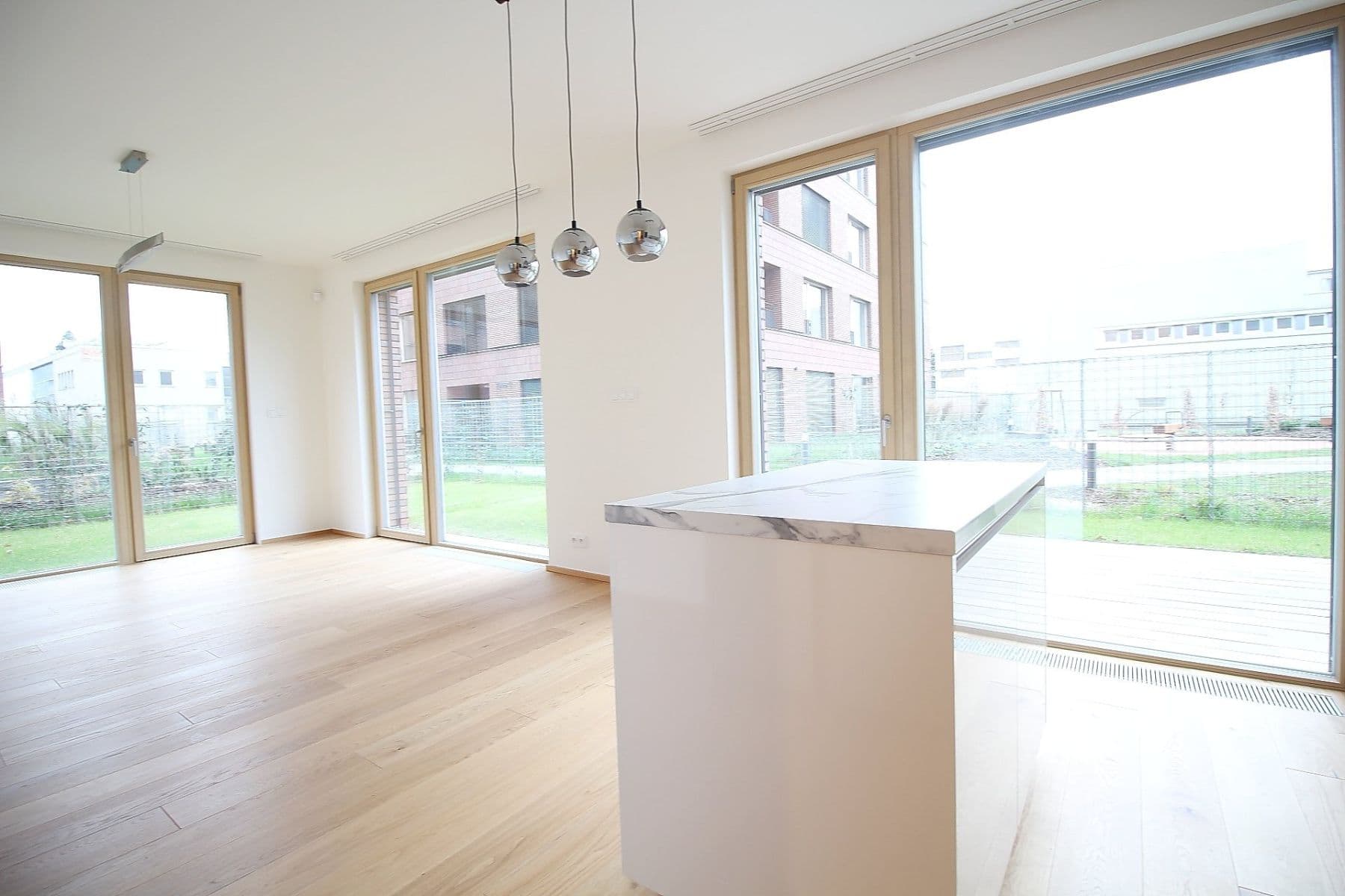 Prenájom bytu 3-izbový 94 m², Pod Juliskou, Praha, Praha Prenájom bytu 3-izbový 94 m², Pod Juliskou, Praha, Praha