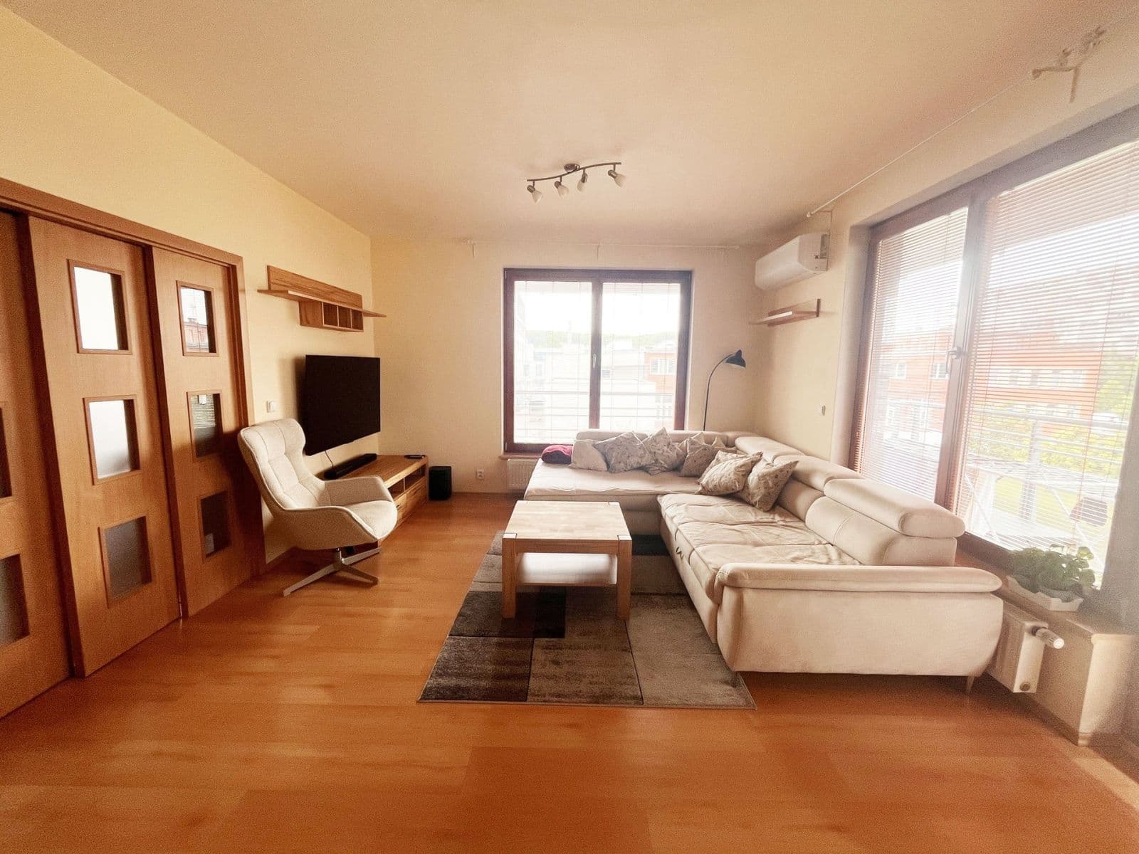 Prenájom bytu 2-izbový 62 m², Jana Přibíka, Praha, Praha Prenájom bytu 2-izbový 62 m², Jana Přibíka, Praha, Praha