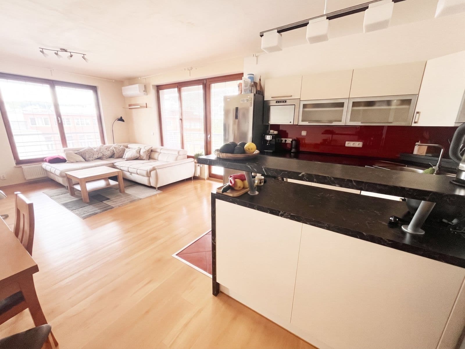 Prenájom bytu 2-izbový 62 m², Jana Přibíka, Praha, Praha Prenájom bytu 2-izbový 62 m², Jana Přibíka, Praha, Praha