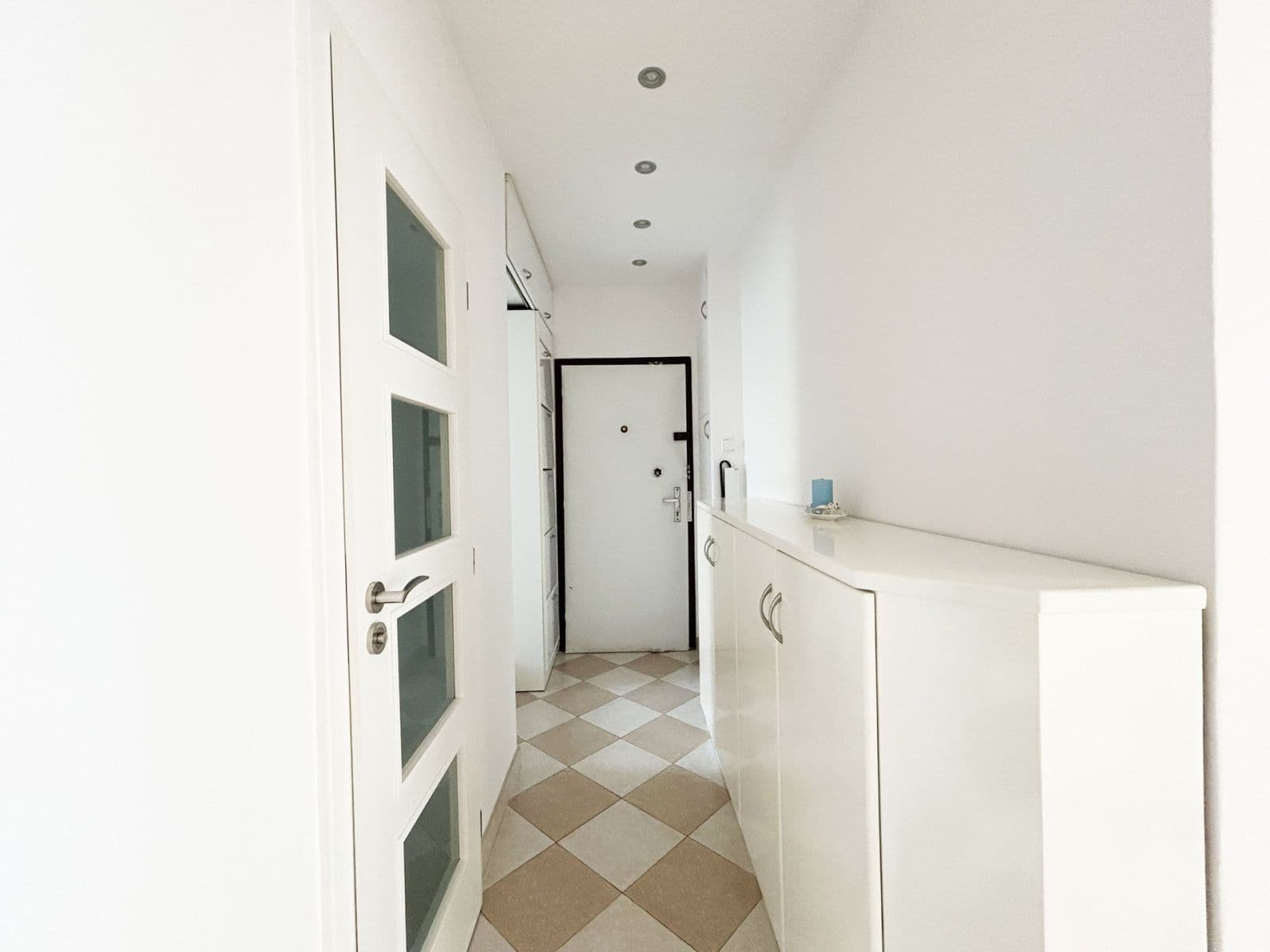 Prenájom bytu 3-izbový 69 m², Machatého, Praha, Praha Prenájom bytu 3-izbový 69 m², Machatého, Praha, Praha