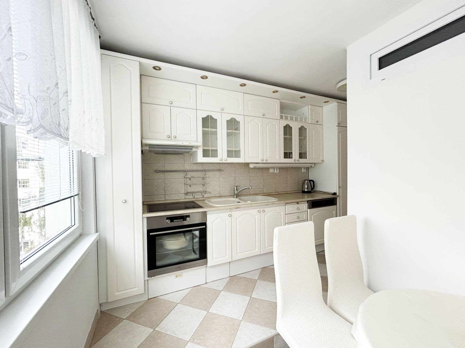 Prenájom bytu 3-izbový 69 m², Machatého, Praha, Praha Prenájom bytu 3-izbový 69 m², Machatého, Praha, Praha