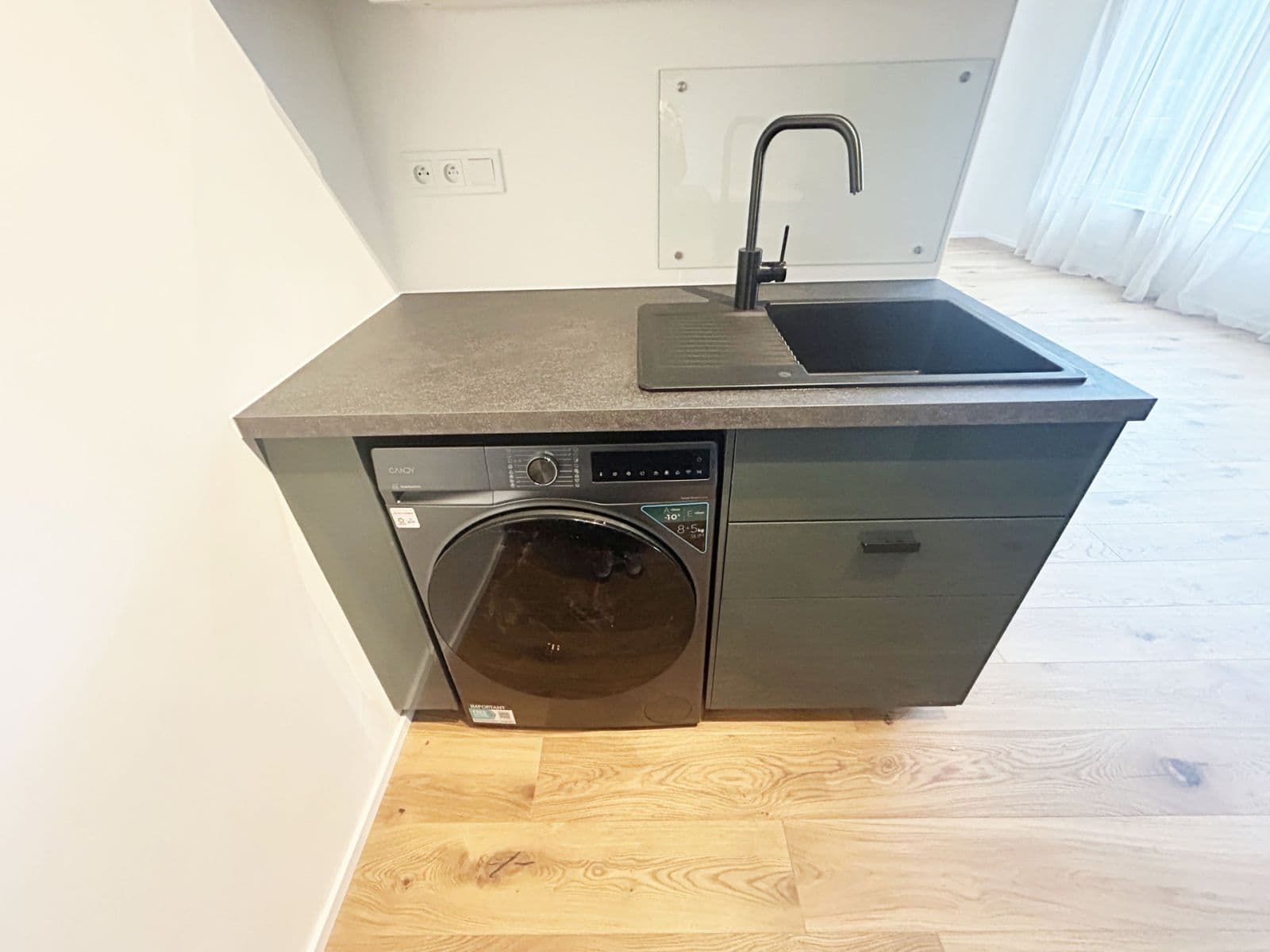 Prenájom bytu 1-izbový 39 m², U Komína, Praha, Praha Prenájom bytu 1-izbový 39 m², U Komína, Praha, Praha