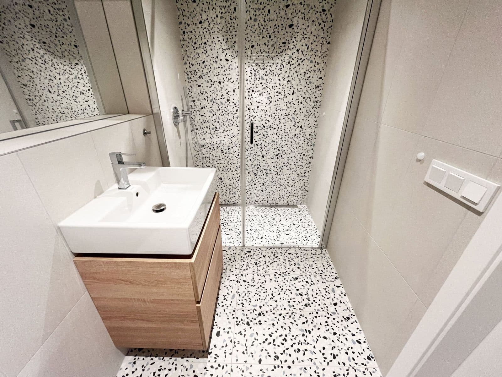 Prenájom bytu 1-izbový 39 m², U Komína, Praha, Praha Prenájom bytu 1-izbový 39 m², U Komína, Praha, Praha