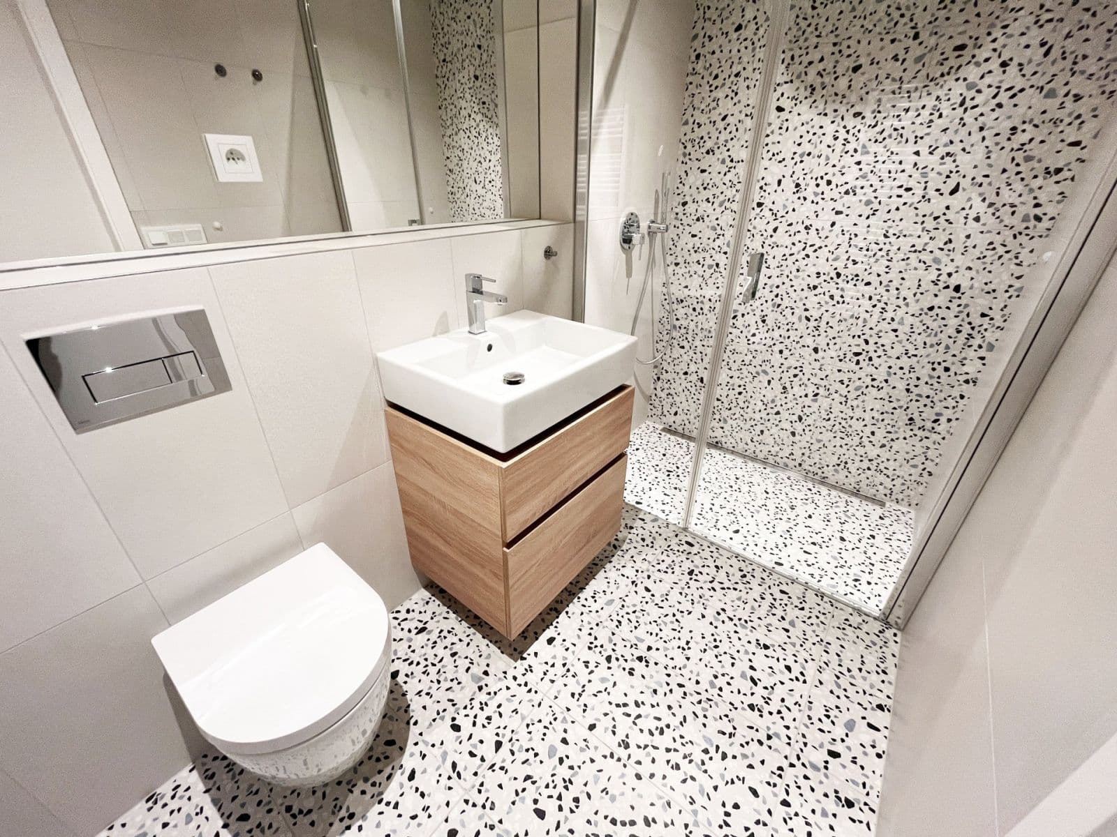 Prenájom bytu 1-izbový 39 m², U Komína, Praha, Praha Prenájom bytu 1-izbový 39 m², U Komína, Praha, Praha