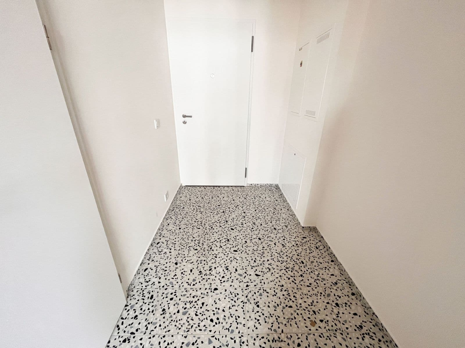 Prenájom bytu 1-izbový 39 m², U Komína, Praha, Praha Prenájom bytu 1-izbový 39 m², U Komína, Praha, Praha