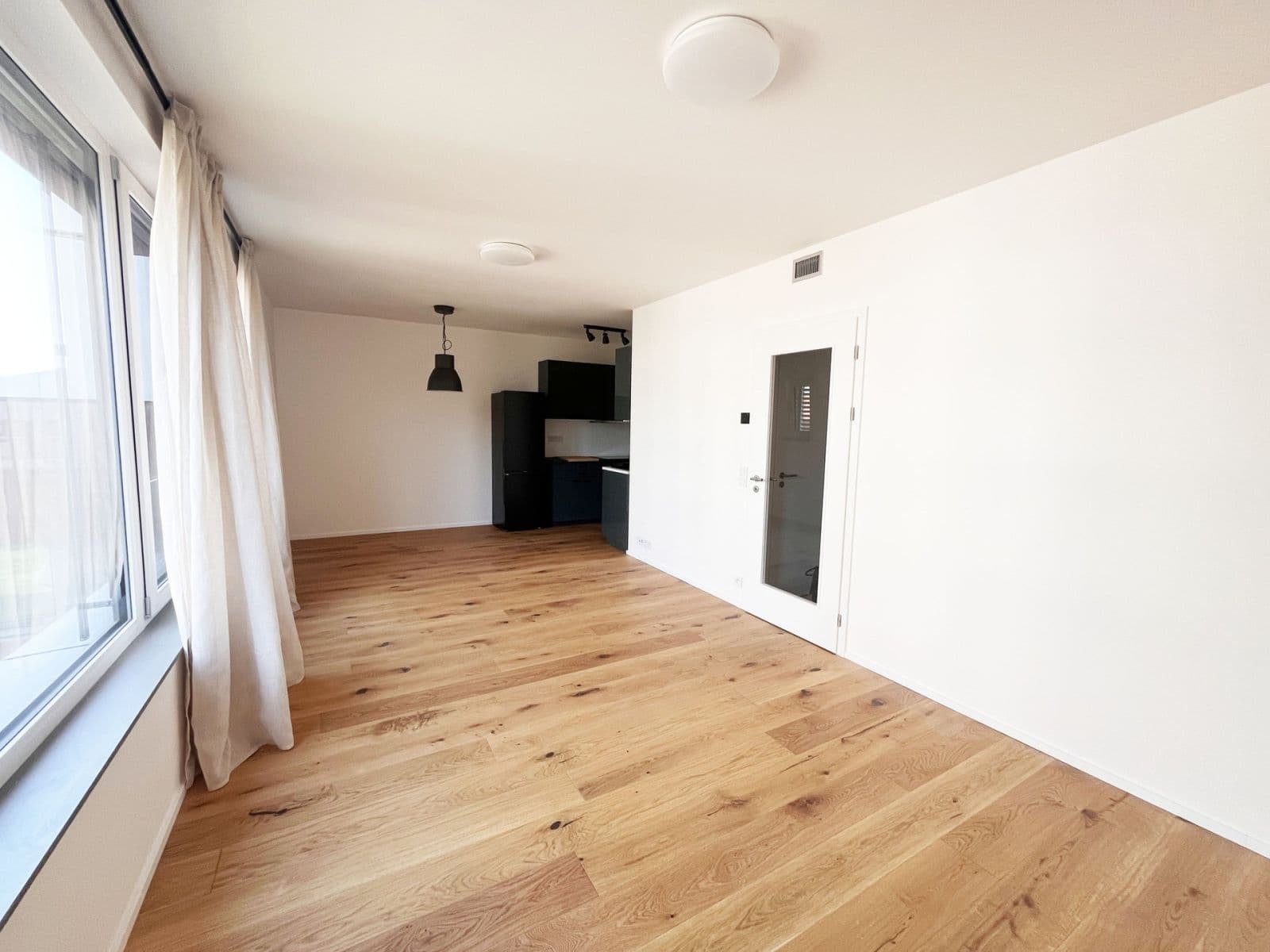 Prenájom bytu 1-izbový 39 m², U Komína, Praha, Praha Prenájom bytu 1-izbový 39 m², U Komína, Praha, Praha