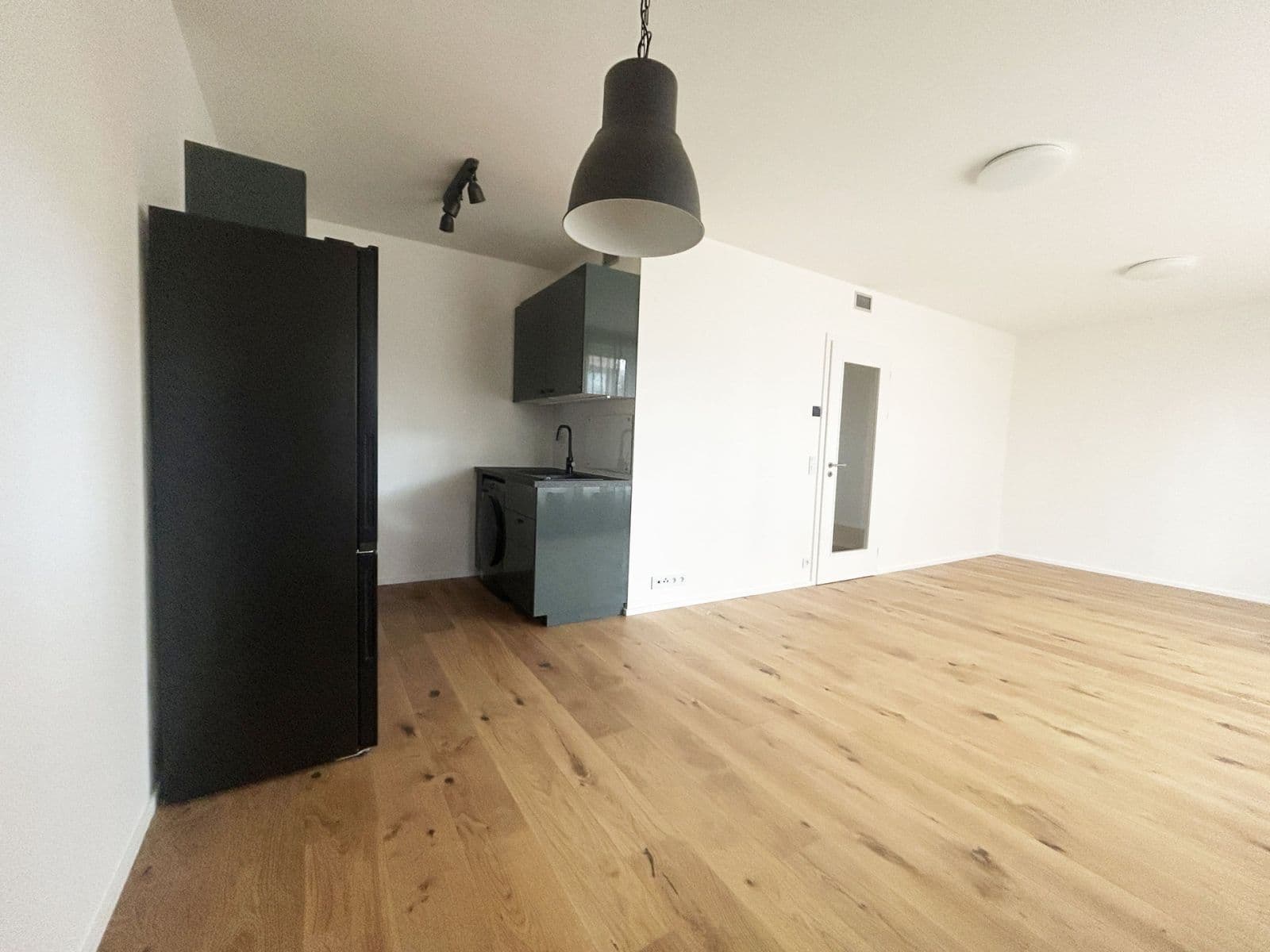 Prenájom bytu 1-izbový 39 m², U Komína, Praha, Praha Prenájom bytu 1-izbový 39 m², U Komína, Praha, Praha