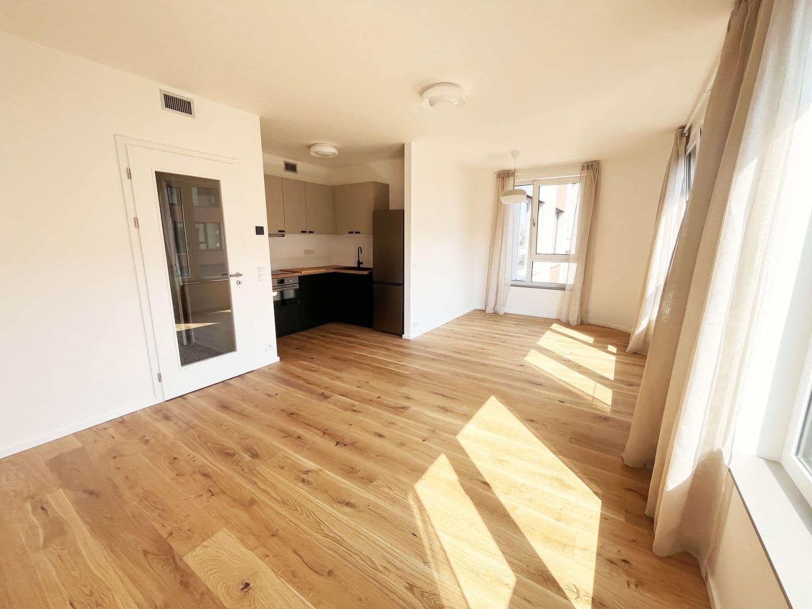 Prenájom bytu 1-izbový 37 m², U Komína, Praha, Praha Prenájom bytu 1-izbový 37 m², U Komína, Praha, Praha