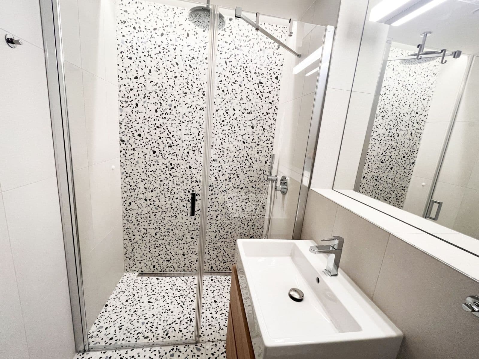 Prenájom bytu 1-izbový 37 m², U Komína, Praha, Praha Prenájom bytu 1-izbový 37 m², U Komína, Praha, Praha