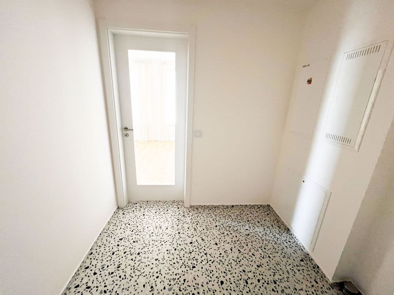 Prenájom bytu 1-izbový 37 m², U Komína, Praha, Praha Prenájom bytu 1-izbový 37 m², U Komína, Praha, Praha