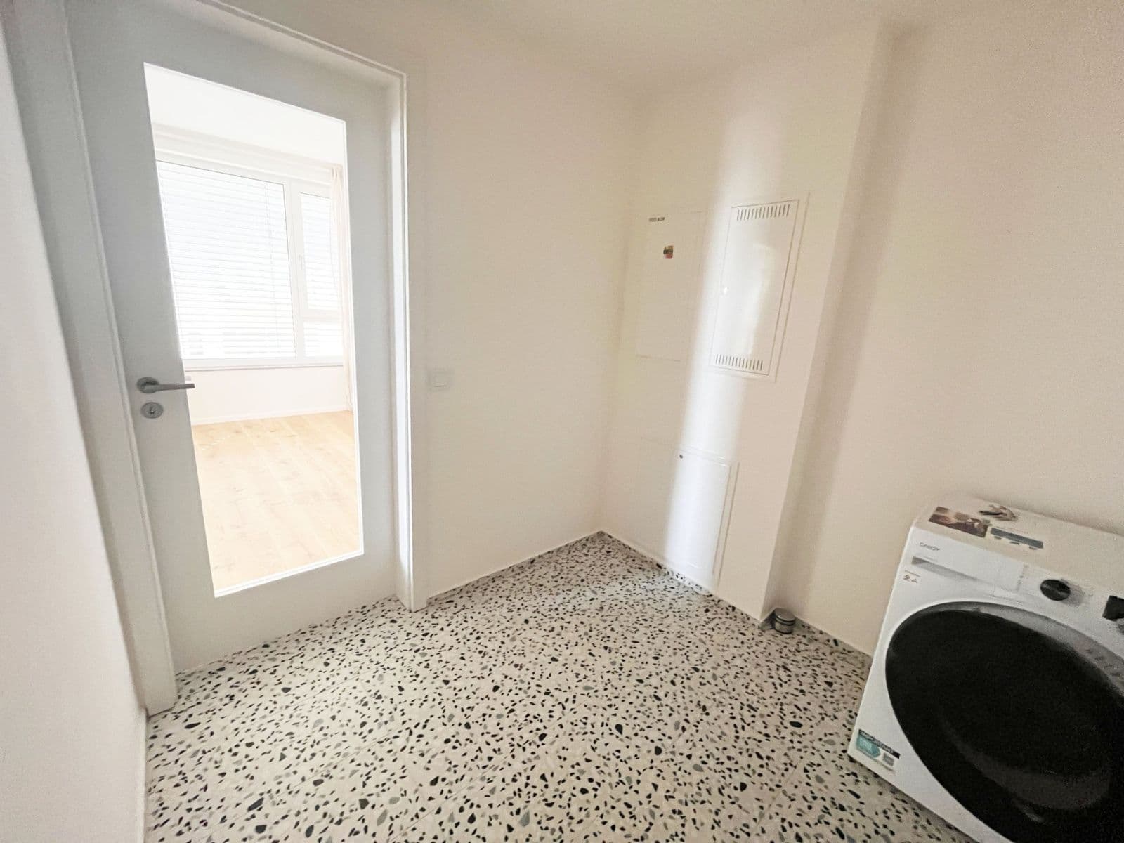 Prenájom bytu 1-izbový 37 m², U Komína, Praha, Praha Prenájom bytu 1-izbový 37 m², U Komína, Praha, Praha