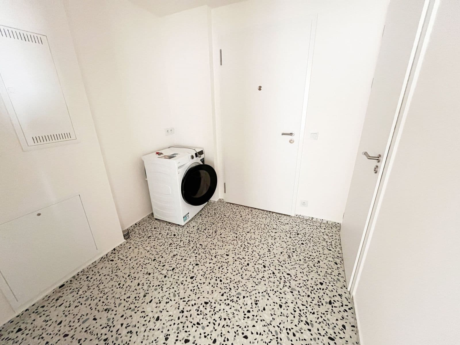 Prenájom bytu 1-izbový 37 m², U Komína, Praha, Praha Prenájom bytu 1-izbový 37 m², U Komína, Praha, Praha