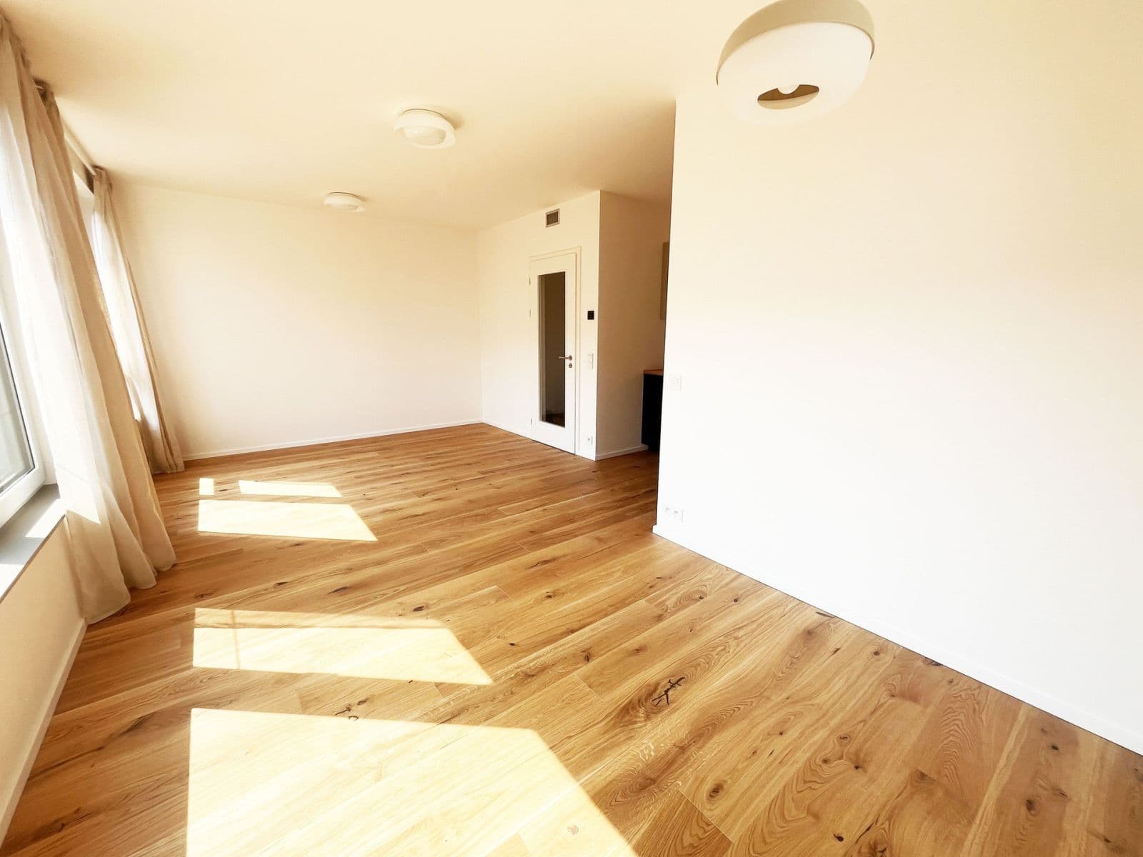 Prenájom bytu 1-izbový 37 m², U Komína, Praha, Praha Prenájom bytu 1-izbový 37 m², U Komína, Praha, Praha