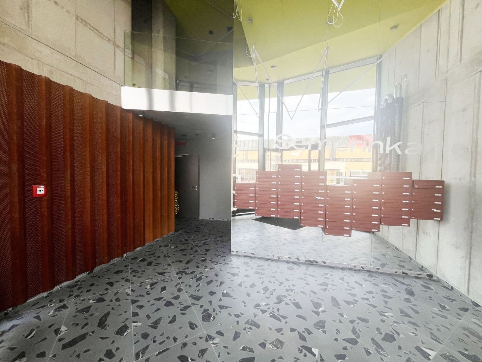 Prenájom bytu 1-izbový 37 m², U Komína, Praha, Praha Prenájom bytu 1-izbový 37 m², U Komína, Praha, Praha