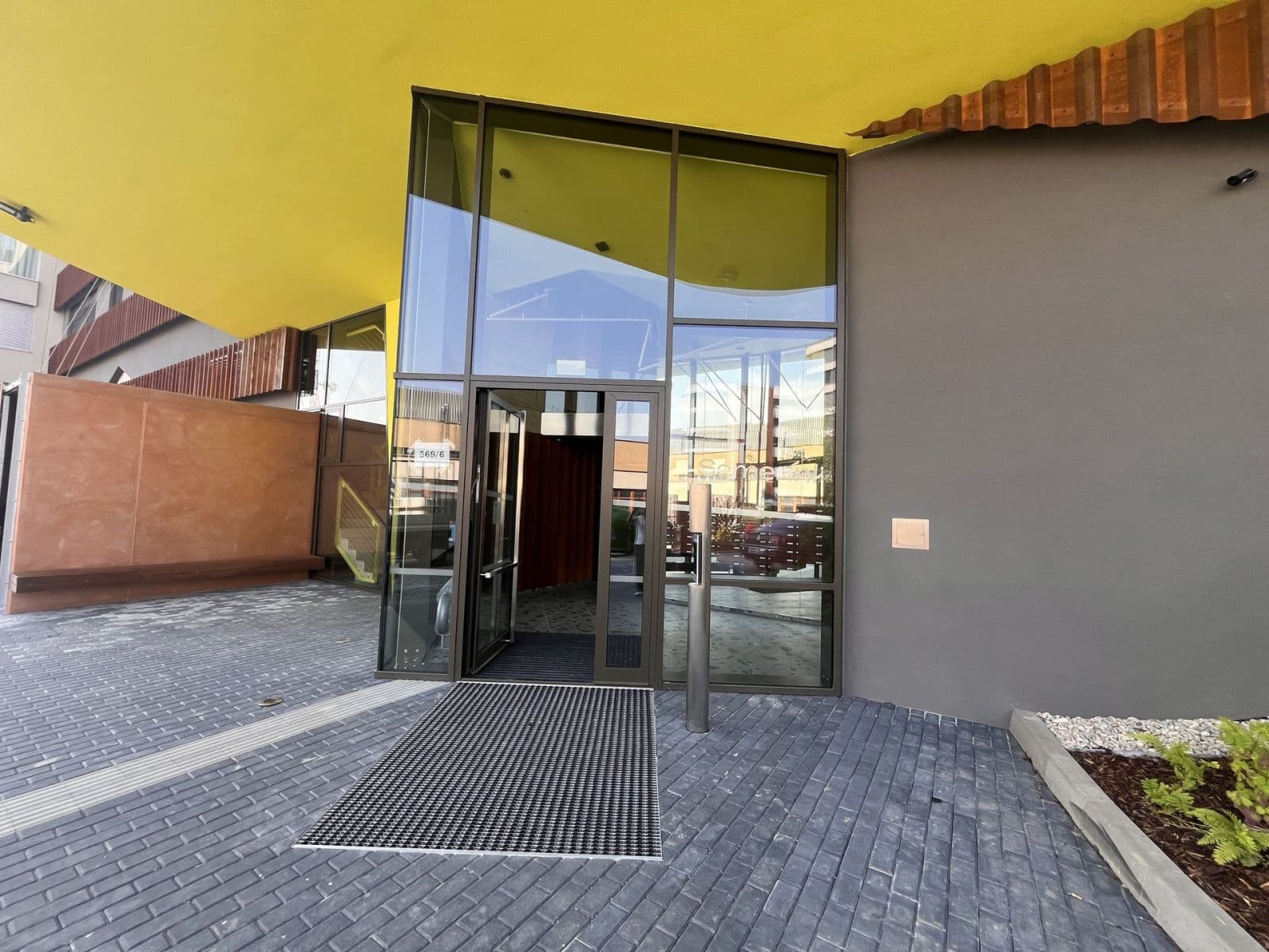 Prenájom bytu 1-izbový 37 m², U Komína, Praha, Praha Prenájom bytu 1-izbový 37 m², U Komína, Praha, Praha