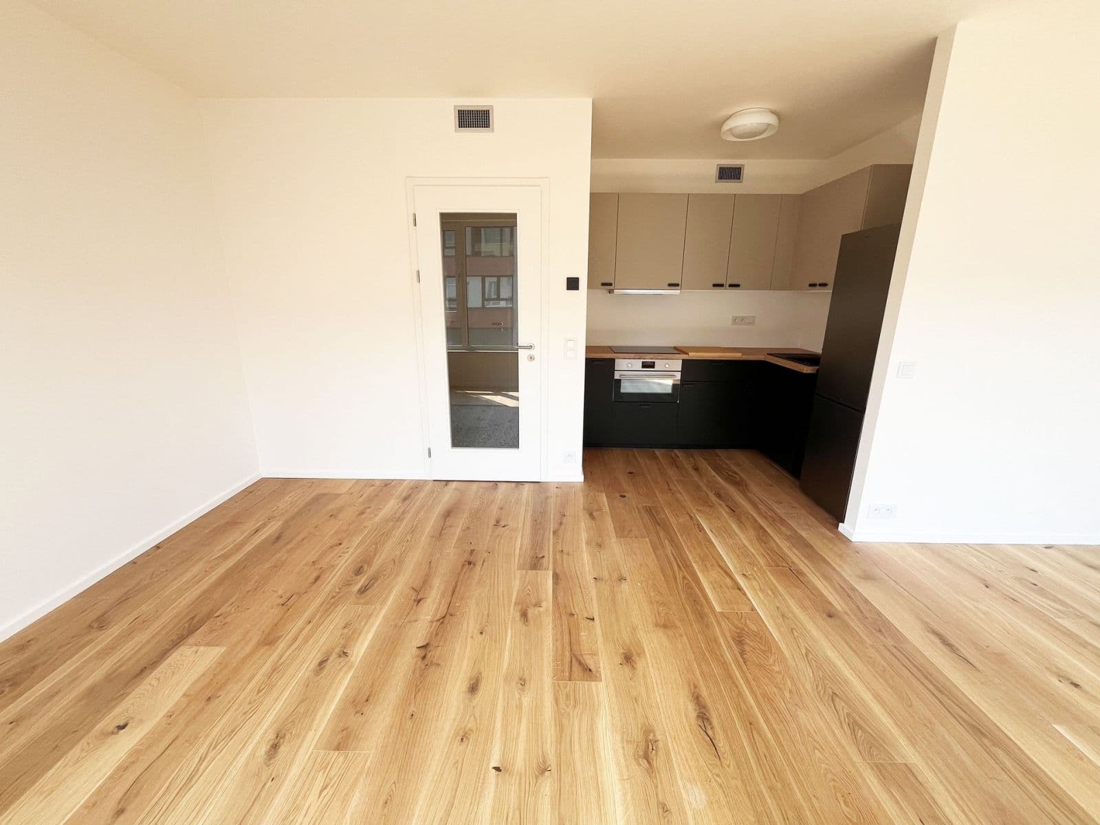 Prenájom bytu 1-izbový 37 m², U Komína, Praha, Praha Prenájom bytu 1-izbový 37 m², U Komína, Praha, Praha