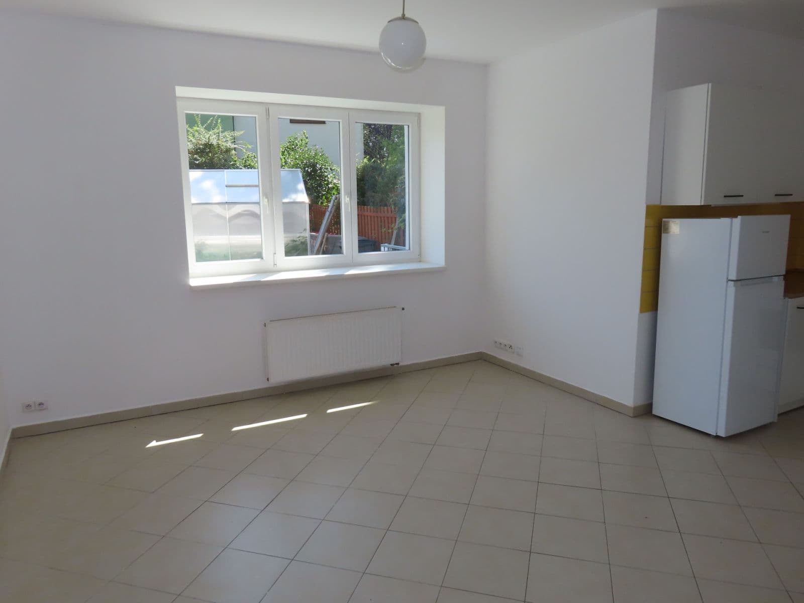 Prenájom bytu 3-izbový 58 m², Vlnitá, Praha, Praha Prenájom bytu 3-izbový 58 m², Vlnitá, Praha, Praha