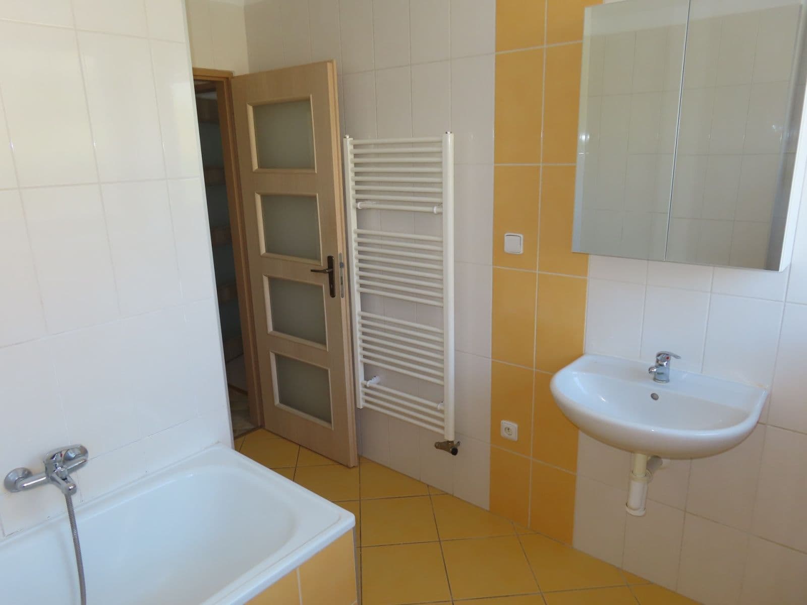 Prenájom bytu 3-izbový 58 m², Vlnitá, Praha, Praha Prenájom bytu 3-izbový 58 m², Vlnitá, Praha, Praha