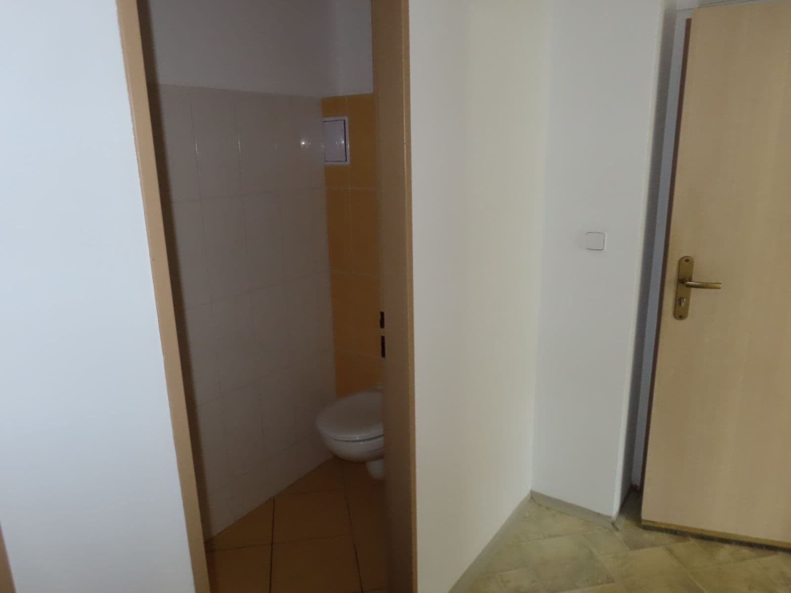 Prenájom bytu 3-izbový 58 m², Vlnitá, Praha, Praha Prenájom bytu 3-izbový 58 m², Vlnitá, Praha, Praha