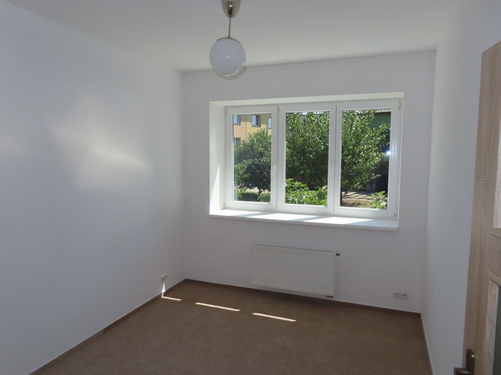Prenájom bytu 3-izbový 58 m², Vlnitá, Praha, Praha Prenájom bytu 3-izbový 58 m², Vlnitá, Praha, Praha
